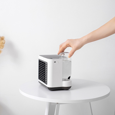 Ventilatore per nebbia di raffreddamento da scrivania con spruzzi di luce a LED 3 modalità di velocità del vento per casa ufficio