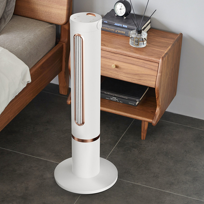 L'auto gira il fan della torre di raffreddamento che sta il telecomando senza lama di fan del pavimento