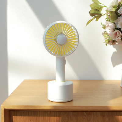 Fan ricaricabile d'oscillazione dello scrittorio di Mini Portable Handheld Fan 2000mAh 4W della base