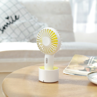 Fan tenuto in mano ricaricabile con la base del supporto, la batteria 2000mAh, la rotazione automatica &amp; la funzione dell'aroma